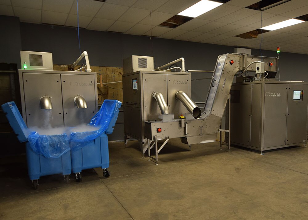 Machinery for manufacturing dry ice